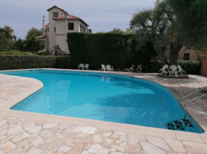 Charmant logement avec piscine de copropriété